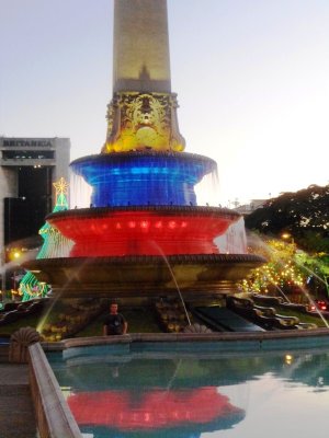 Fountain - Plaza Altamira.jpg