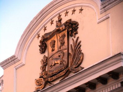 Older Emblem on Flag of Venezuela - Federal Capitol.jpg