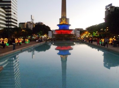 Reflecting Pool and Fountain - Plaza Altamira.jpg