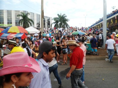 Crowd at El Salsodromo (4).jpg