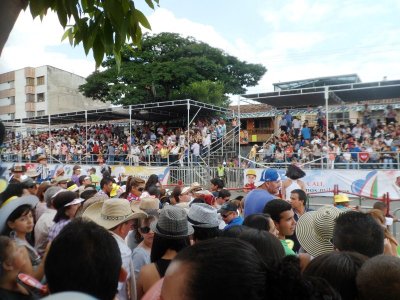 Crowd at El Salsodromo (5).jpg