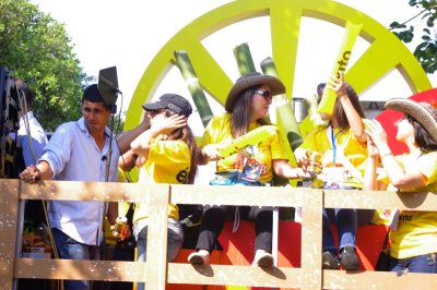 Exito Float - Feria de Cali.jpg