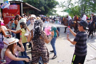 Foam Spray Fight - Feria de Cali (4).jpg