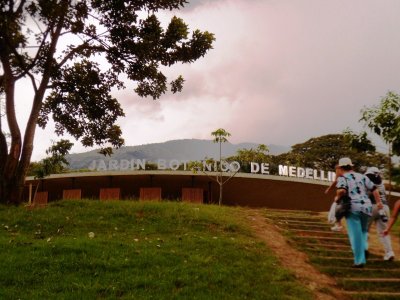 Jardin Bontanico de Medellin Entrance.jpg