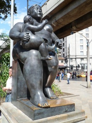 Maternidad - Plaza  de Botero.jpg