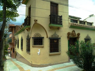 Posh Houses in Medellin (2).jpg