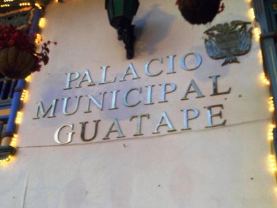 Palacio Municipal Guatape (2).jpg