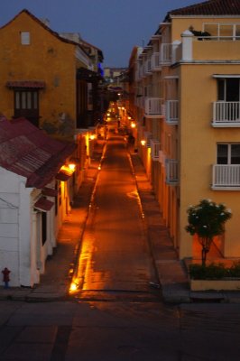 Calle en Cartagena at Night.jpg