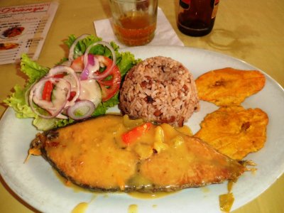 Fish, Rice, Plantanos, and Salad - Restaurante Dennys.jpg