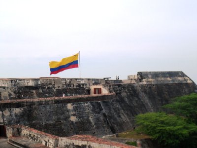 Overview of Fort with Flag.jpg