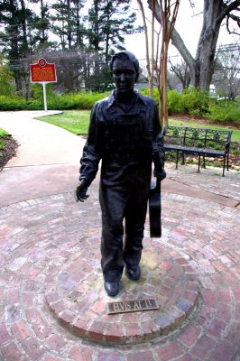 Elvis at 13 Statue (1).jpg