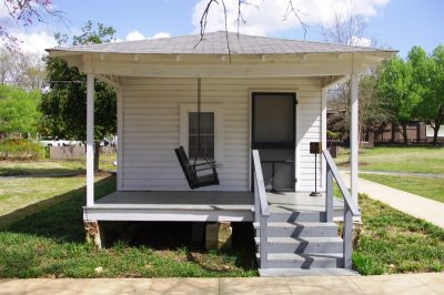 Front of Elvis Presley Birth House (1).jpg