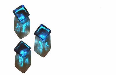 3 blue cubes