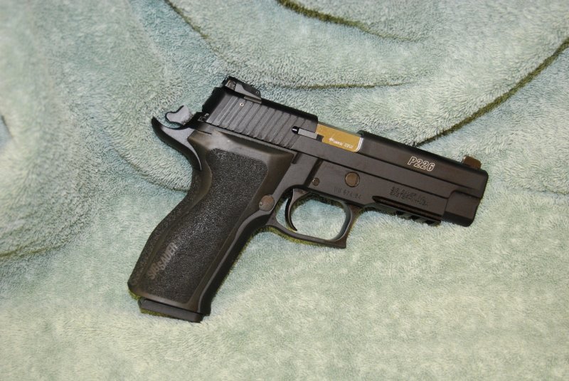 Sig Sauer 226 9MM/.22 (A)