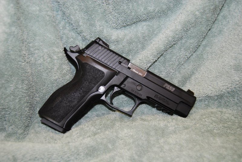 Sig Sauer 226 9MM/.22 (B)