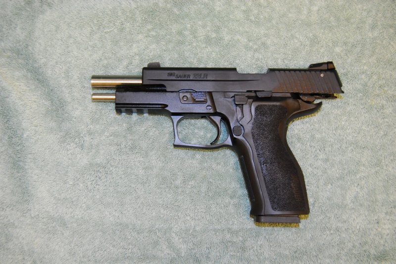Sig Sauer 226 9MM/.22 (D)
