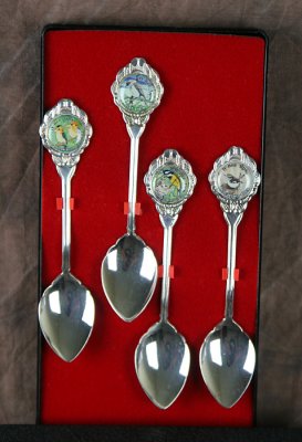 8359- boxed set of 4 spoons