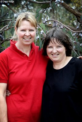 8443b- Sue McInnes daughters Jenny and Wendy
