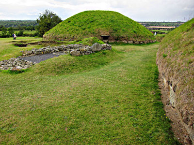 Megalythic BurialTombs at Knowth