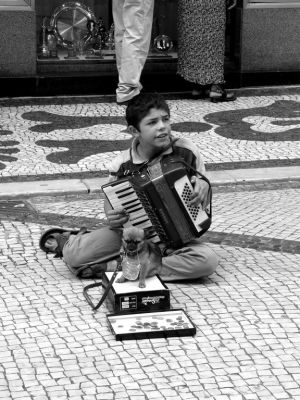 A song for the streets...  (Lisbon)