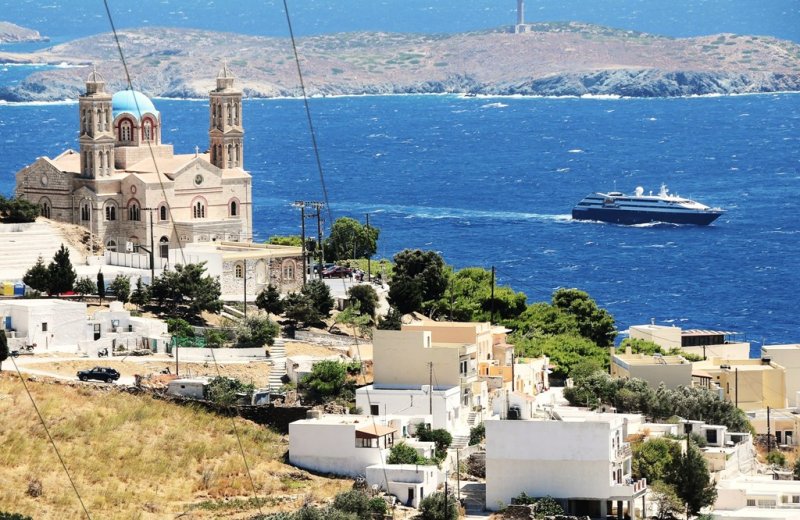 Approaching the port of Ermoupolis.