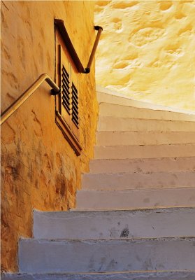 In the alleys of Ano Syros.