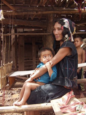 Iko woman with baby 2