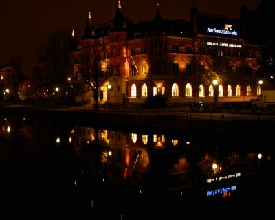 The newspaper Nerikes Allehanda and their house reflected in the river Svartån
