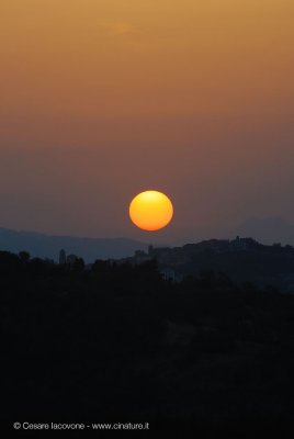 Archi-al-tramonto-sfondo-gran-sasso