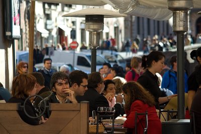 People dining at the Piazza della Rotonda