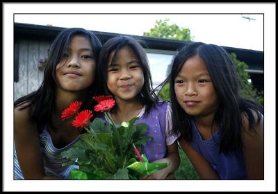 g4/25/544525/3/60561833.may21gardenhelpers.jpg