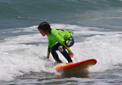 kids_surfing