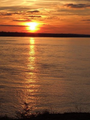 sunset on the ohio river2.jpg