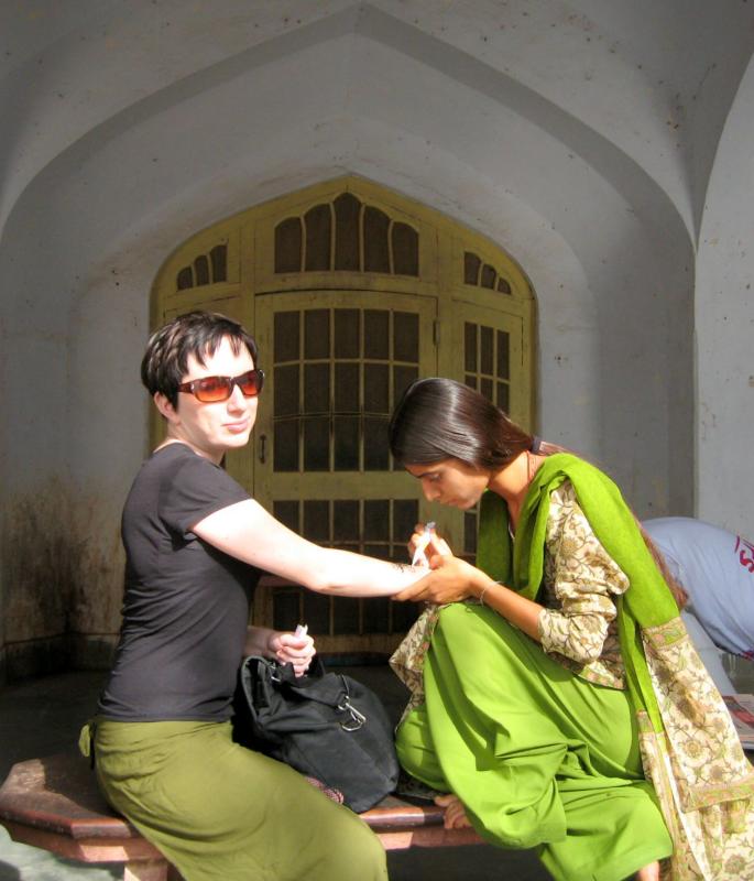 being hennad in jaipur (india)