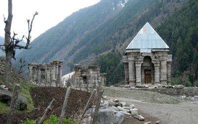 700 year old Hindu ruins