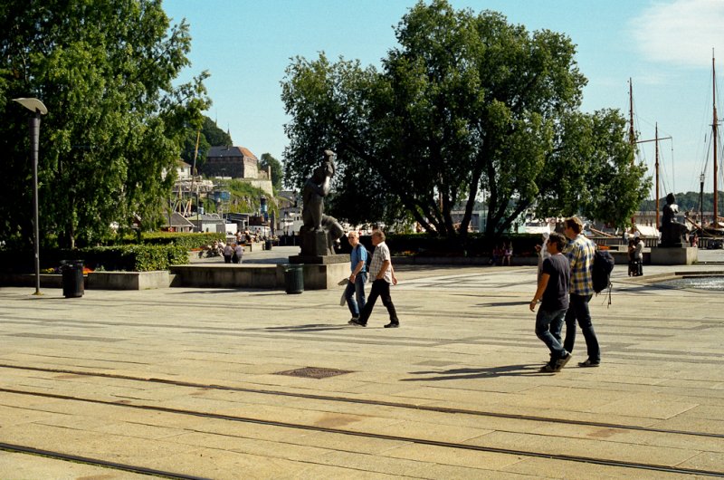 Senere, samme uke: Ut og spise og lle med avdelingen! Vi strener mot Operaen