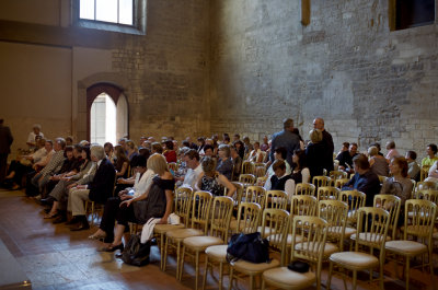 P plass i St.Agnes-klosteret; et stort,nakent lokale i stein. Finfin akustikk, et hovedsakelig lokalt publikum. Fullt lokale.