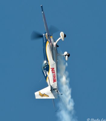 Mike Goulian, Extra 330
