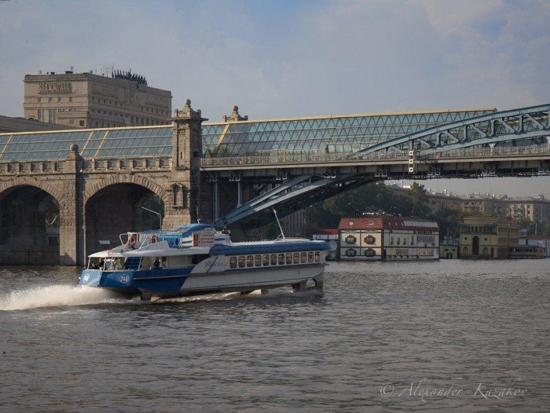 Andreyevsky Bridge.