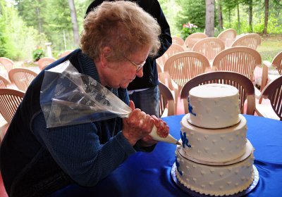 Grandma-decorating-cake