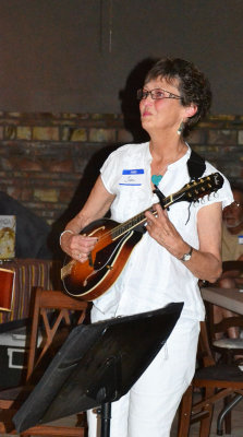 Janice-playing-her-mandolin