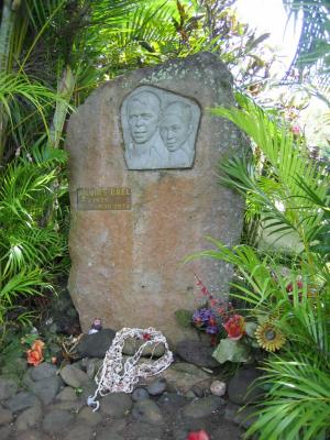 Hiva Oa - Calvaire Cemetary, Jacques Brels grave