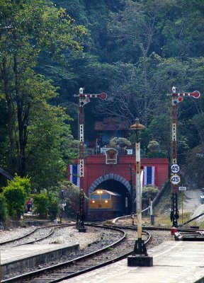 Doi Khuntan tunnel & station