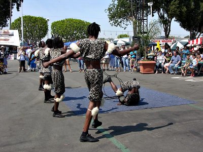 Mapapa African Acrobats (from Kenya)