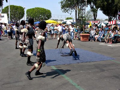 Mapapa African Acrobats (from Kenya)