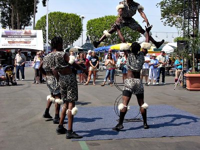 Mapapa African Acrobats (from Kenya)