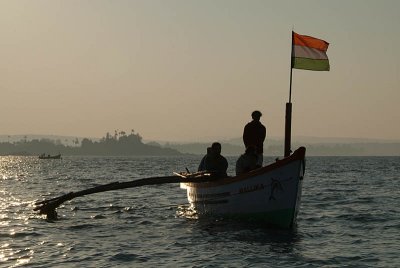Dolphin Boat with Indian Flag Palolem 02