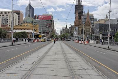 St Kilda Rd becomes Swanston St.