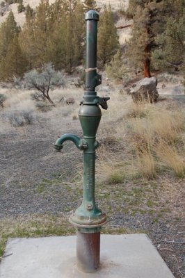 1 waterpump.JPG