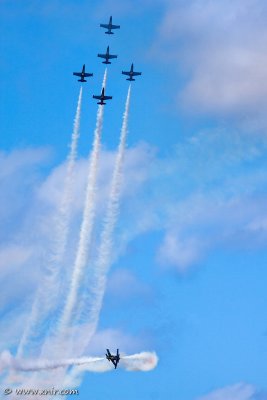 6268070461_d372b37f12 Breitling Jet Team_L.jpg